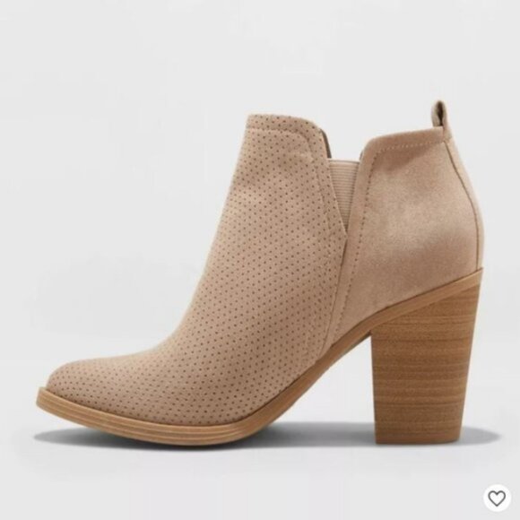 Women's Avalyn Microsuede Laser Cut Bootie - Universal Thread Taupe 9.5 - Picture 7 of 7